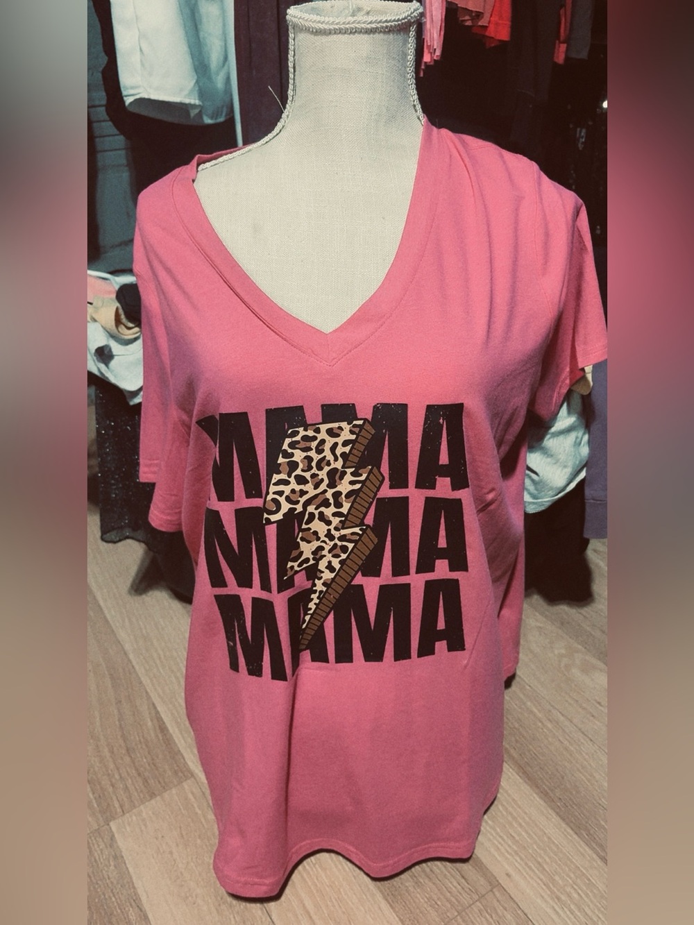 Pink V-Neck 'MAMA' Graphic Tee with Leopard Lightning